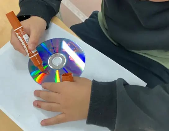こまを作っている様子3