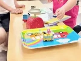 量りを使う子ども１