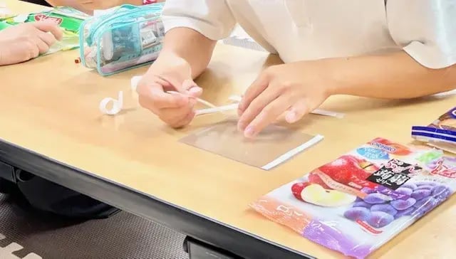 ポーチを作る子ども１