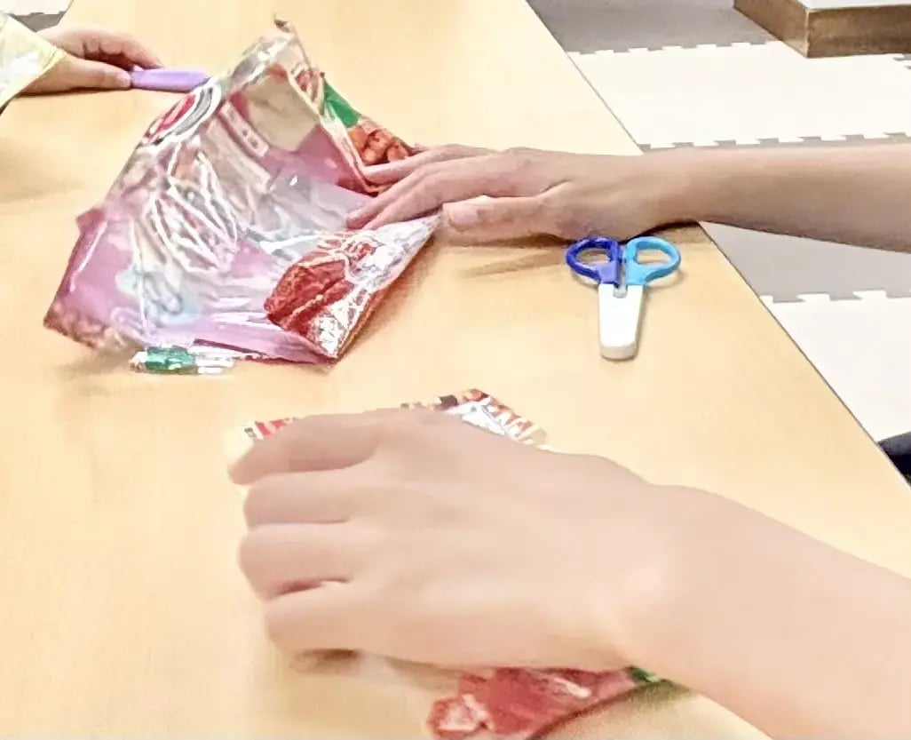 ポーチを作る子ども２