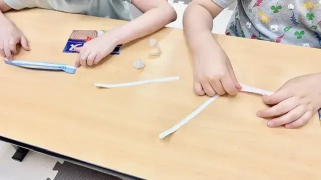 ポーチを作る子ども３