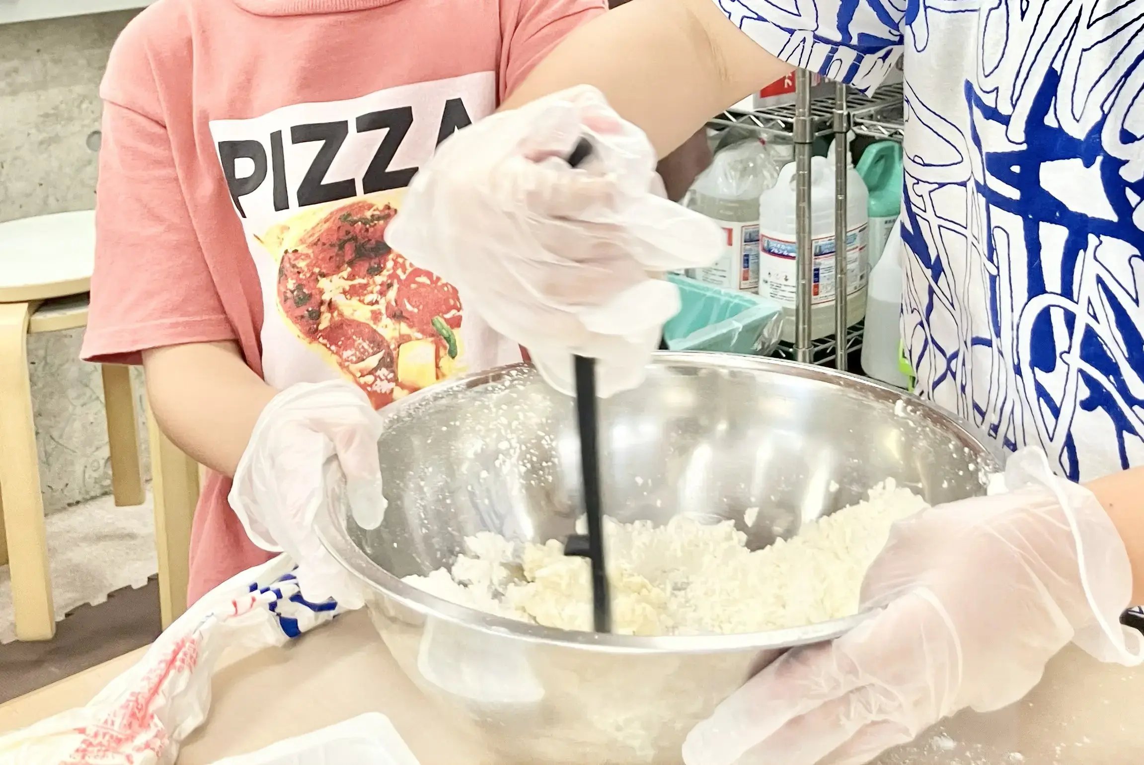 チュロスを作る子ども１