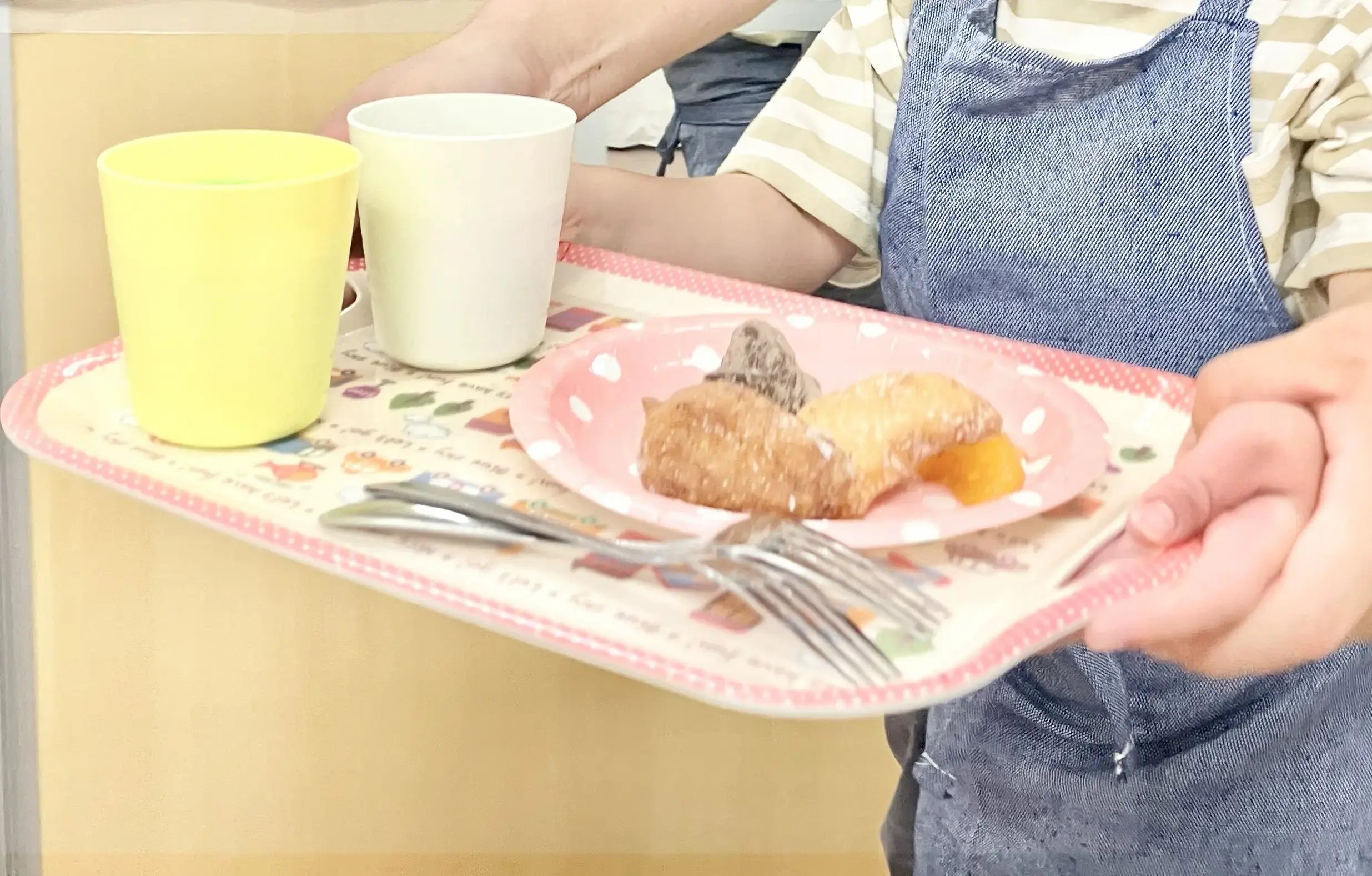 接客をする子ども１