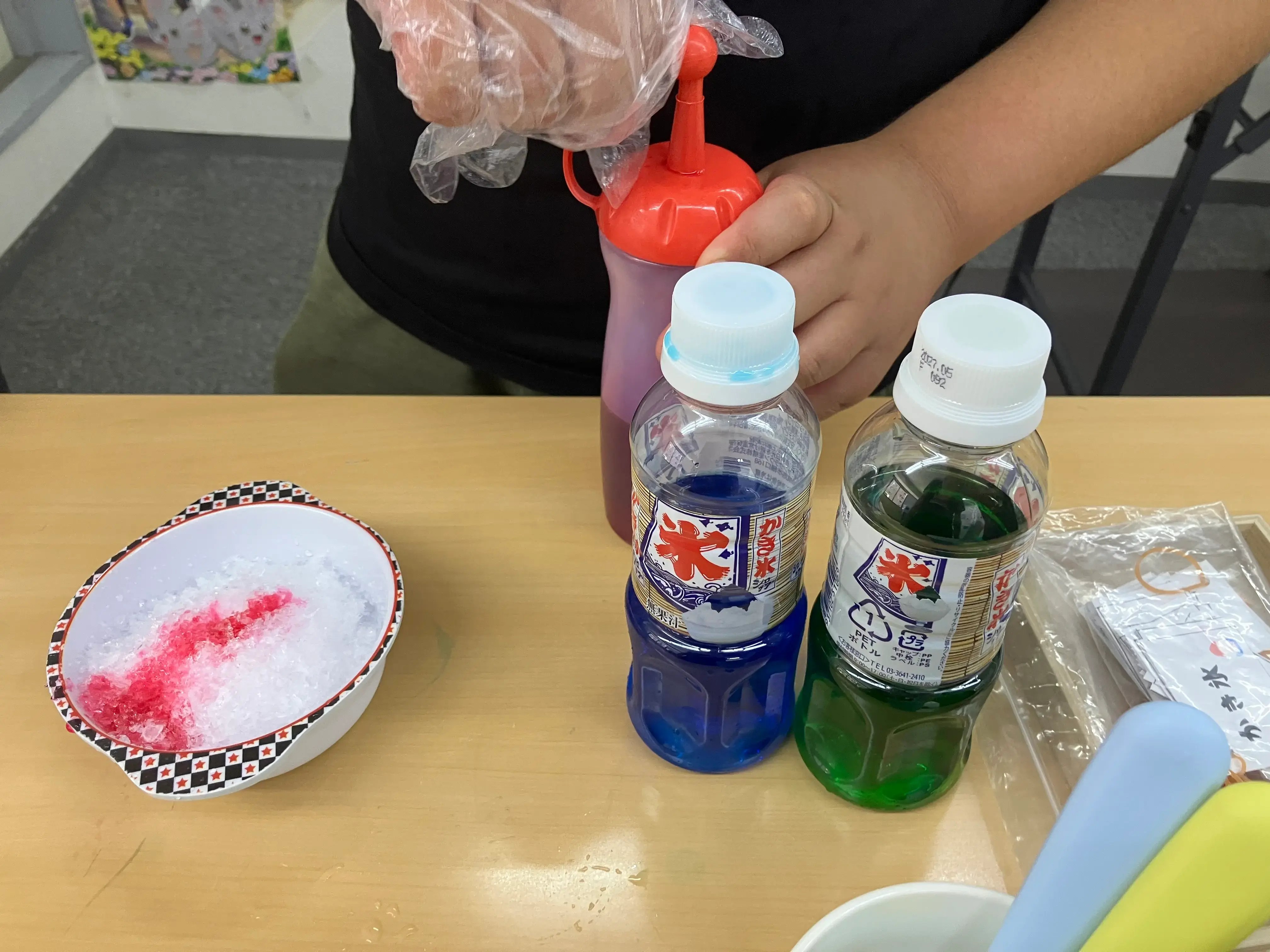 かき氷を作っている様子②