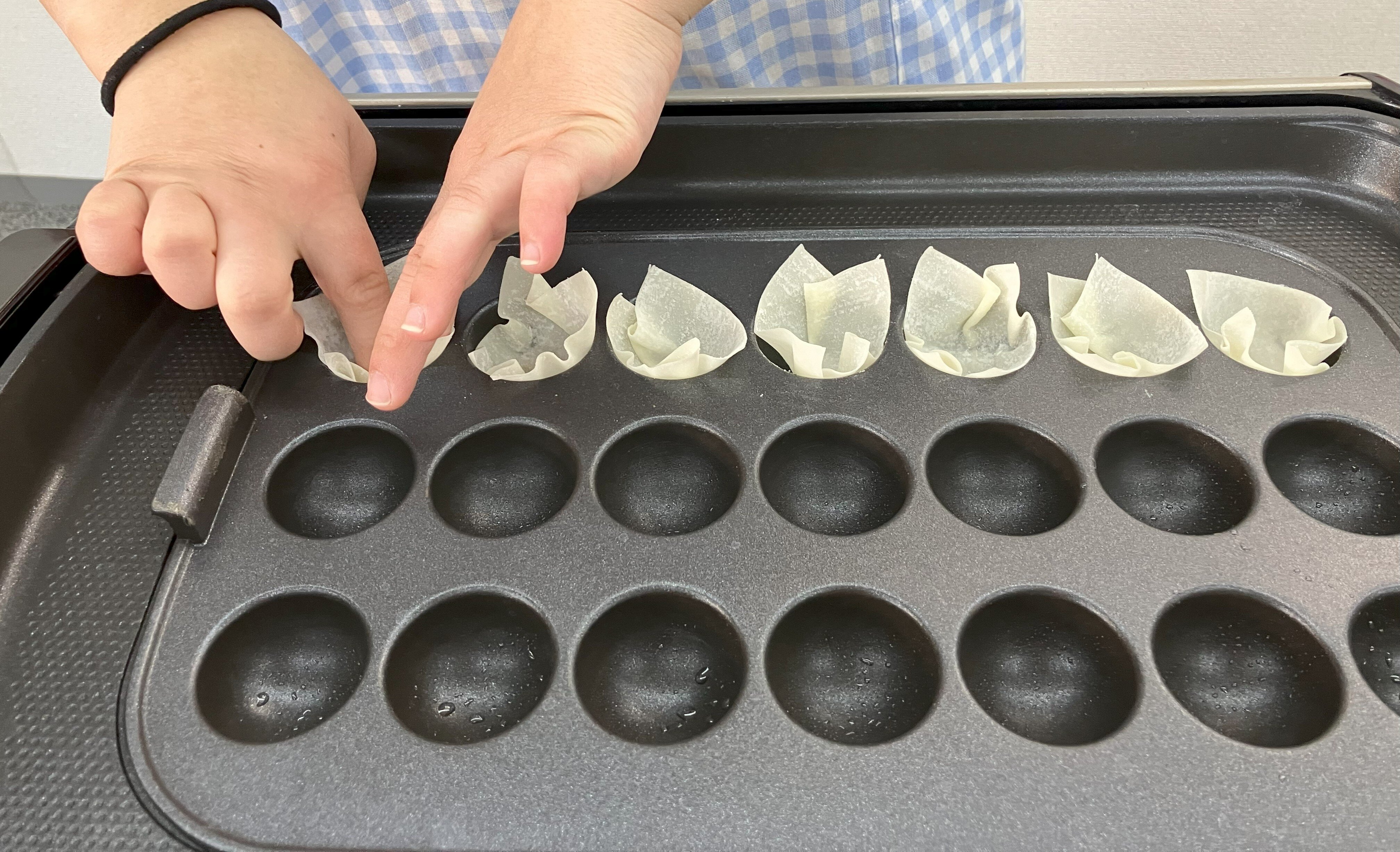 皮を並べている様子
