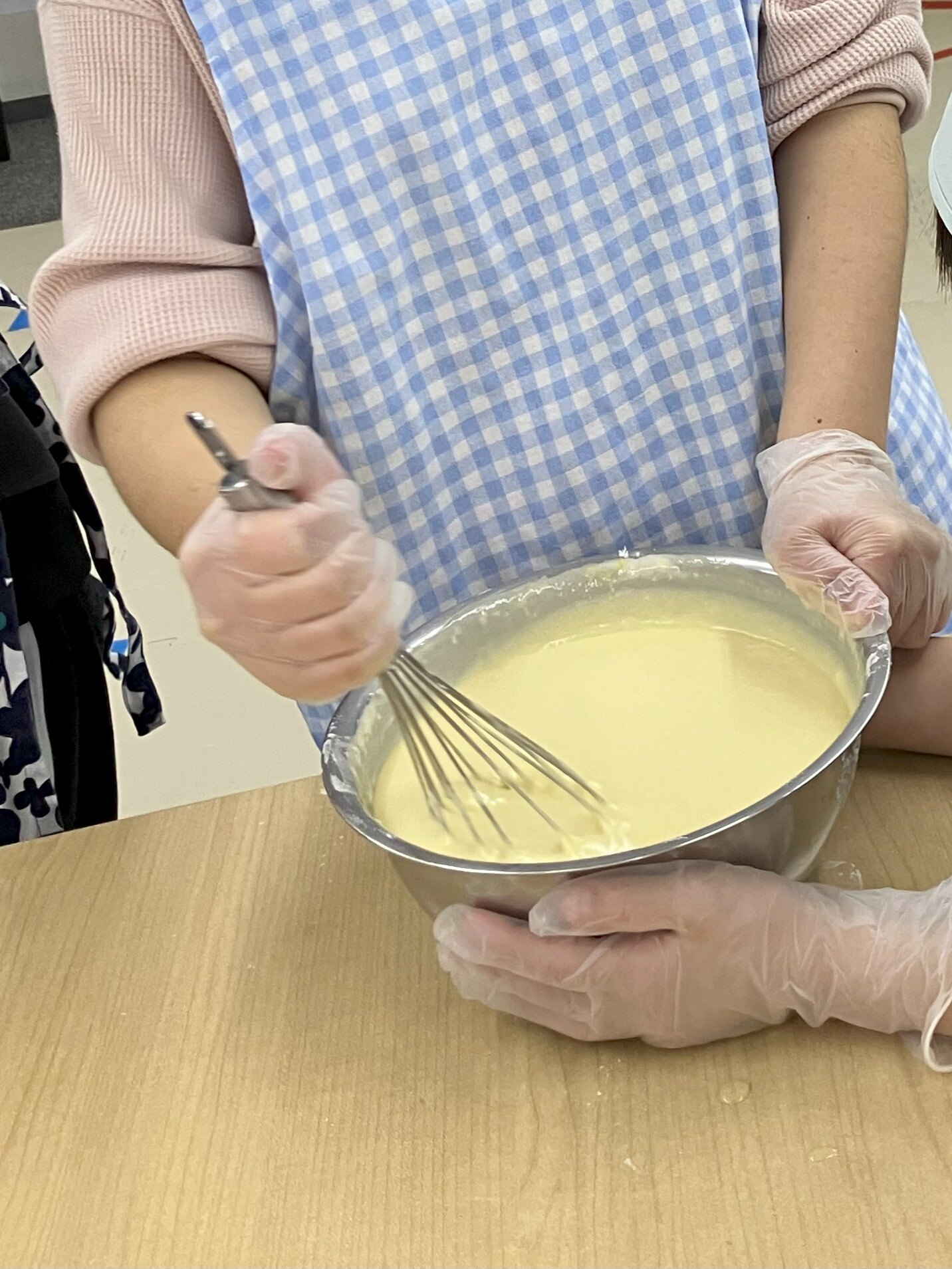 生地を混ぜている様子