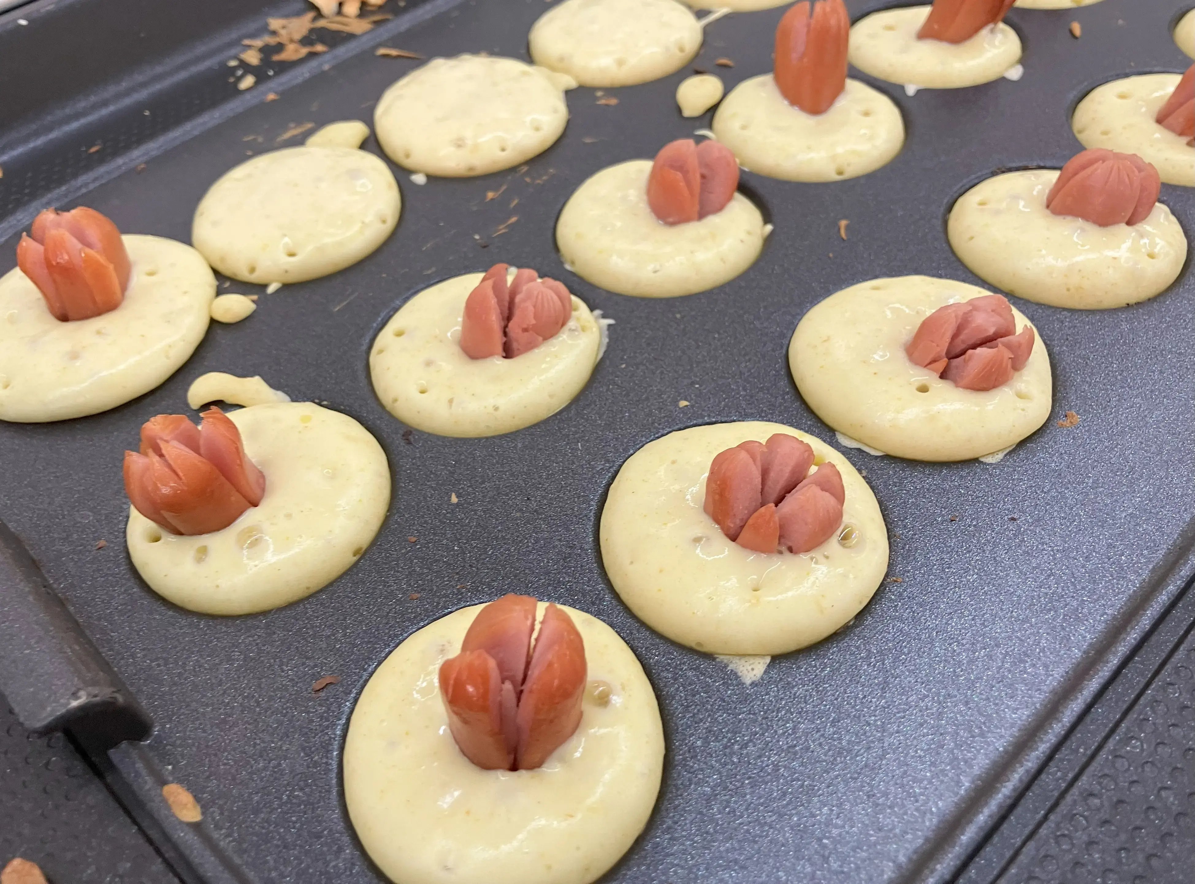 タコさんドッグを作っている様子